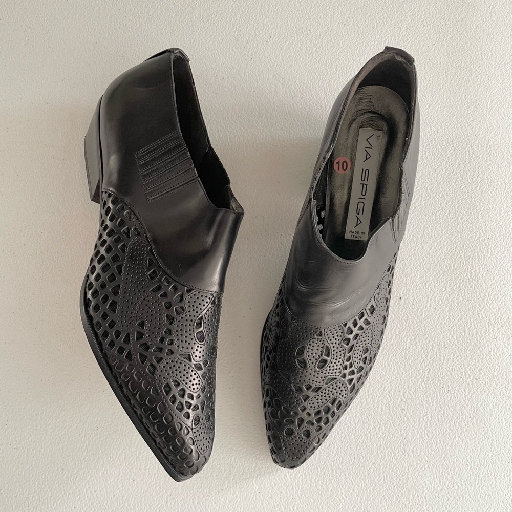 Via Spiga Leather Perforated Pointed Toes Size 10 Black Low Heel Western